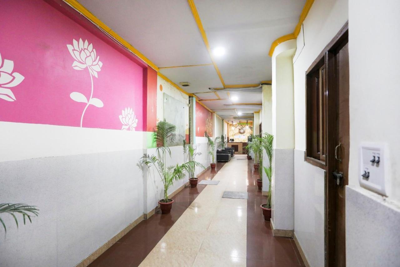 Oyo 74656夸迪斯酒店 Kālkāji Devi 外观 照片